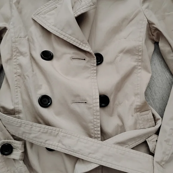 Classic Beige Vintage Double-Breasted  Trench Coat - Picture 9 of 13